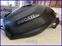 Ducati Panigale Black Fuel Tank 586.1.192.3a For 1199 Or 1299